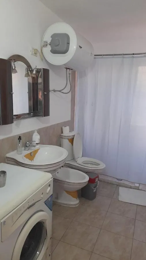 Lovely Spacious House With Big Garden 엘바산 펜션