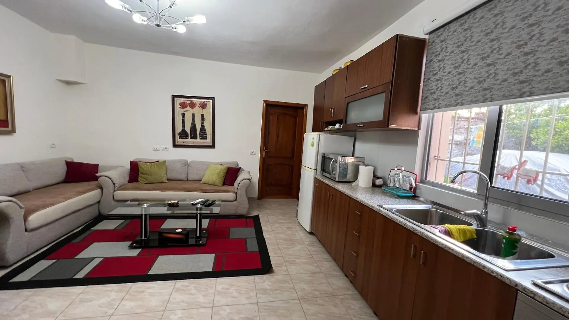 Lovely Spacious House With Big Garden 엘바산 0*,  알바니아